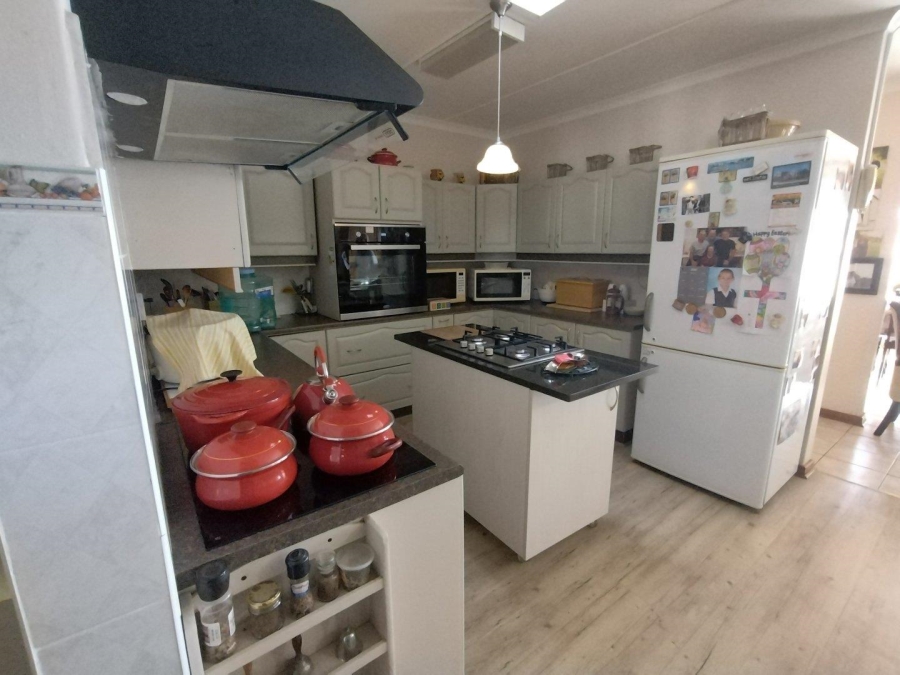 5 Bedroom Property for Sale in Wavecrest Eastern Cape